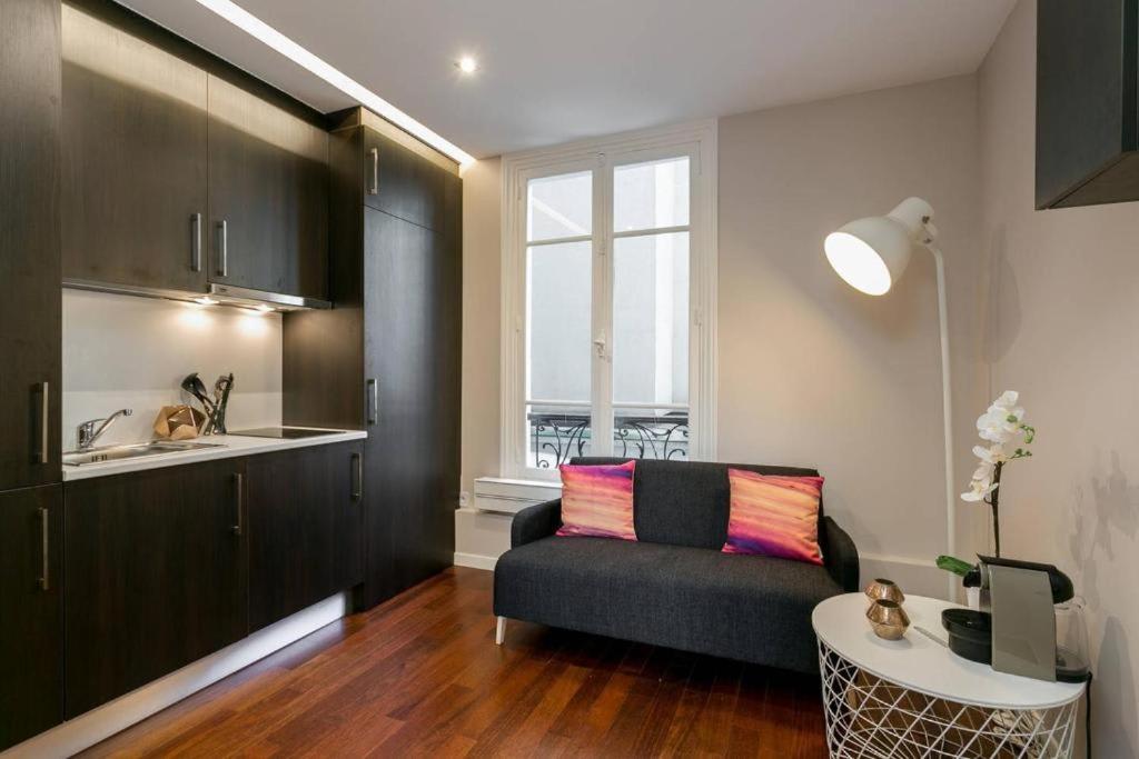 Great Sized Studio Next To Invalides Apartment Paris