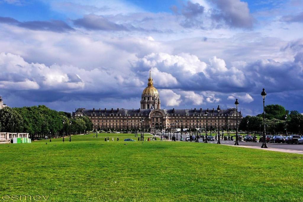 Great Sized Studio Next To Invalides Appartamento