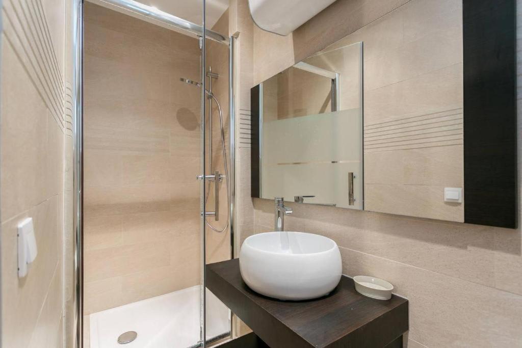 Great Sized Studio Next To Invalides Appartamento